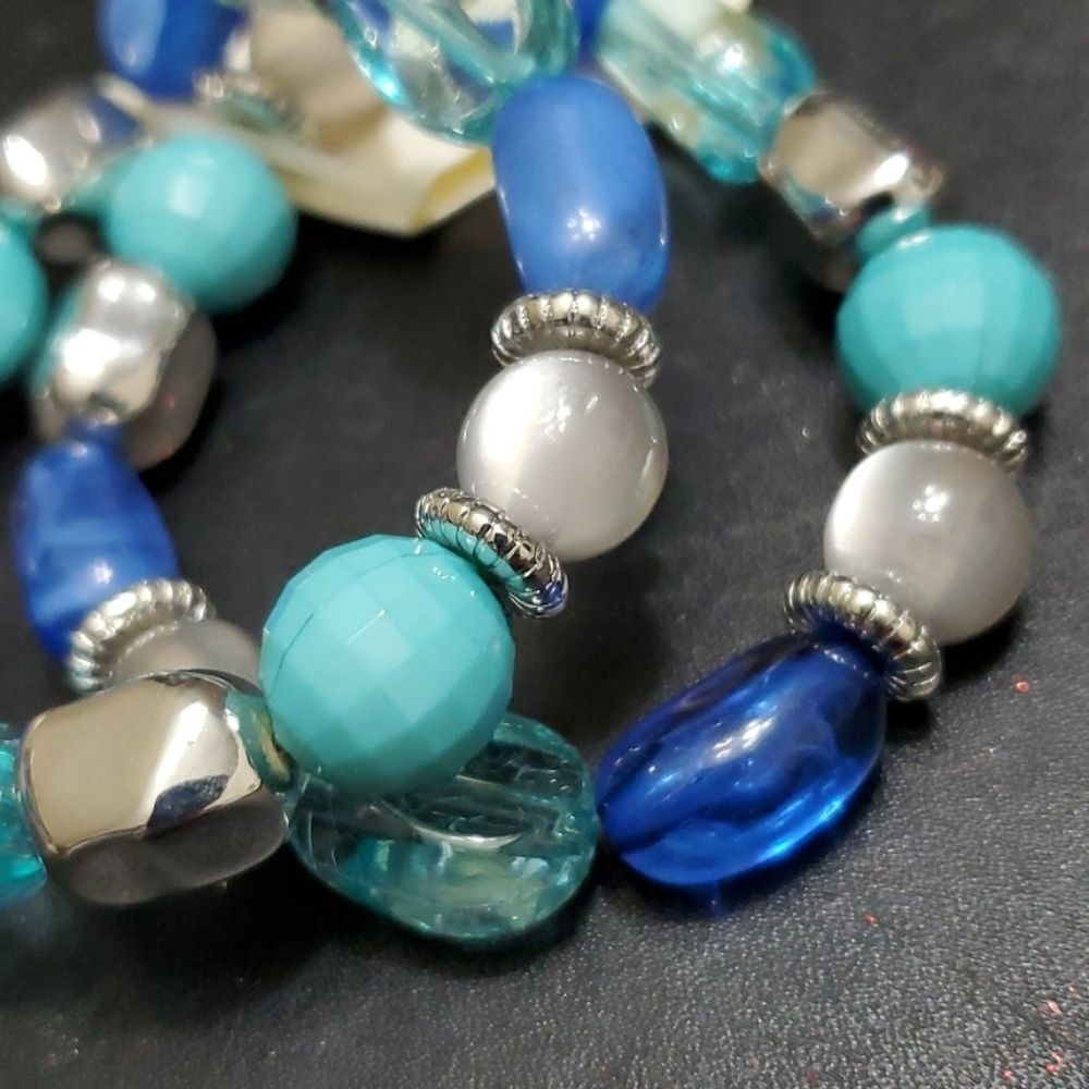 **Last Chance!! Final Sale** Jaclyn Smith blue beaded bracelet 7"